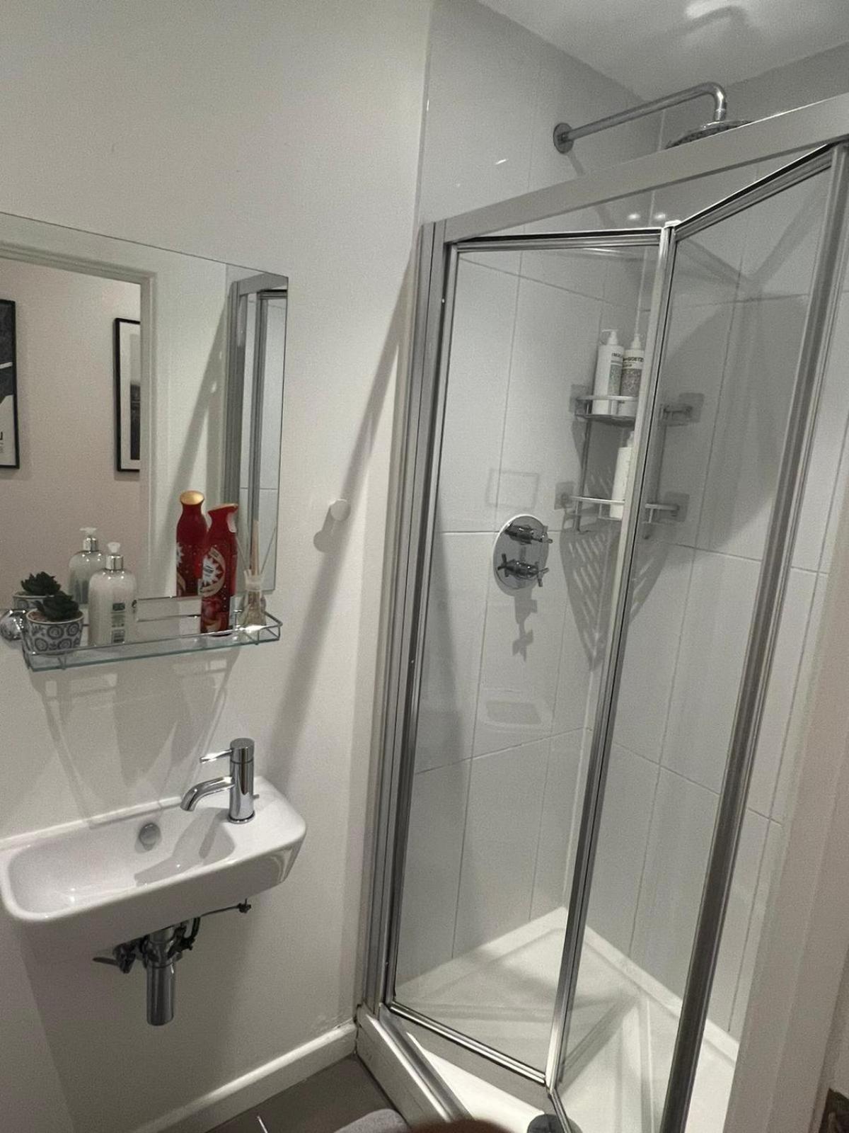 Tranquil 1 Bedroom Retreat In Piccadilly Vr4 Londyn Zewnętrze zdjęcie